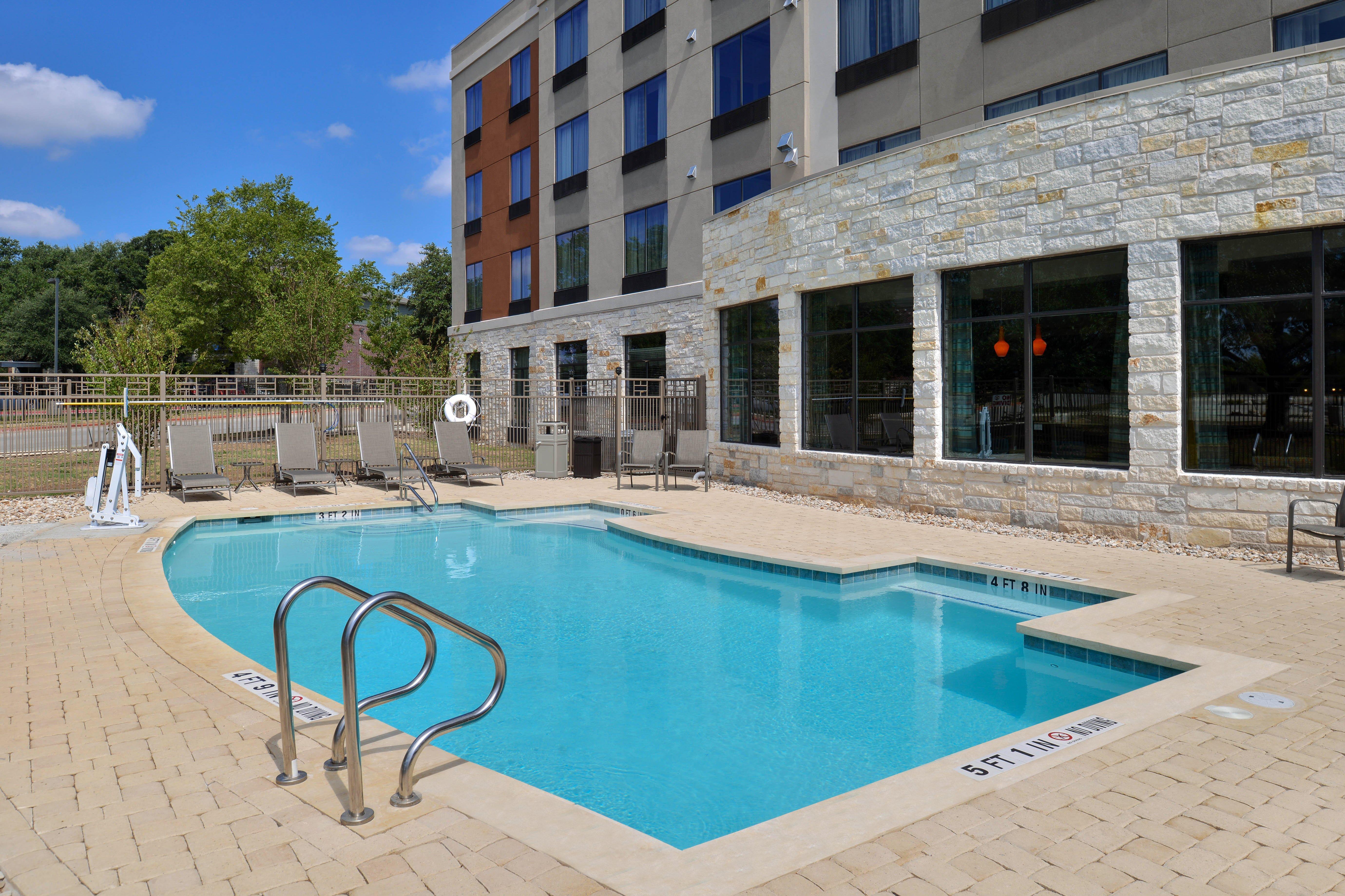 Holiday Inn Express & Suites Austin South By Ihg Extérieur photo